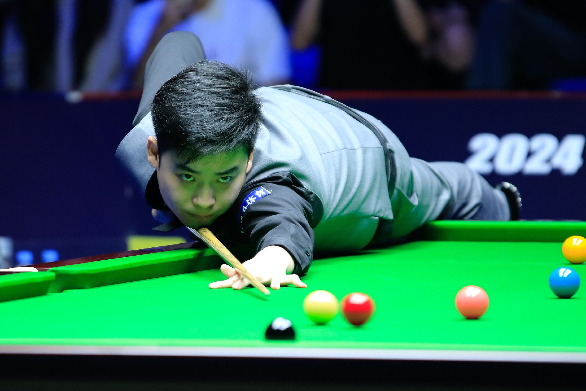 队的战术执 队的战术执