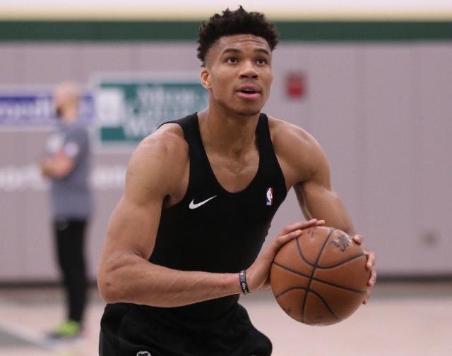 利用头球将 利用头球将